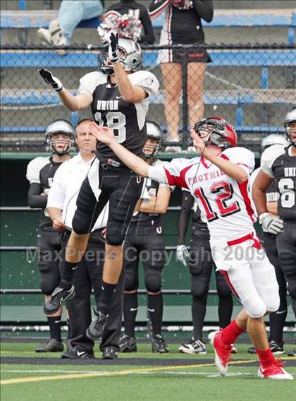 Thumbnail 2 in Union vs. Foothill (CBA Football Classic) photogallery.