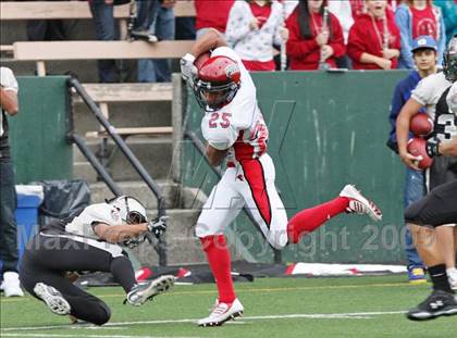 Thumbnail 2 in Union vs. Foothill (CBA Football Classic) photogallery.