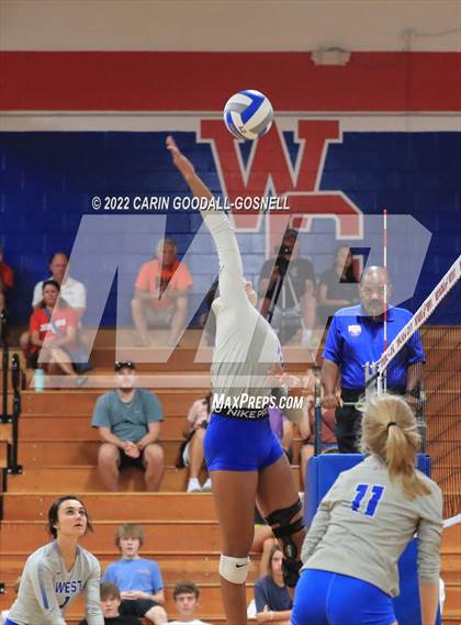 Thumbnail 3 in Jacksonville @ West Carteret photogallery.
