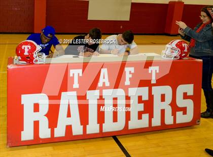 Thumbnail 3 in Taft [William H.] (National Signing Day Ceremony) photogallery.