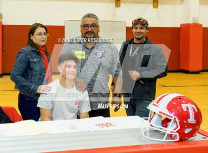 Thumbnail 3 in Taft [William H.] (National Signing Day Ceremony) photogallery.