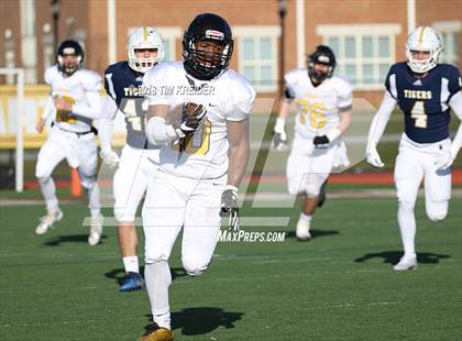 Thumbnail 3 in Hollidaysburg vs. Archbishop Wood (PIAA 5A Quarterfinal) photogallery.