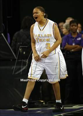 Thumbnail 2 in Canyon Springs vs. Oakland Tech (State D1 Final)#3 photogallery.