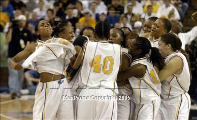 Thumbnail 2 in Canyon Springs vs. Oakland Tech (State D1 Final)#3 photogallery.