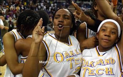 Thumbnail 1 in Canyon Springs vs. Oakland Tech (State D1 Final)#3 photogallery.