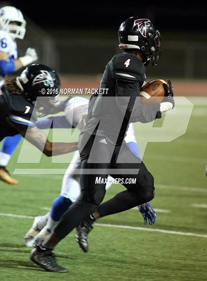 Thumbnail 3 in Goddard vs. Heights (KSHSAA 5A Playoff) photogallery.