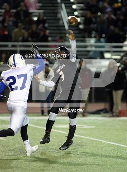 Thumbnail 3 in Goddard vs. Heights (KSHSAA 5A Playoff) photogallery.