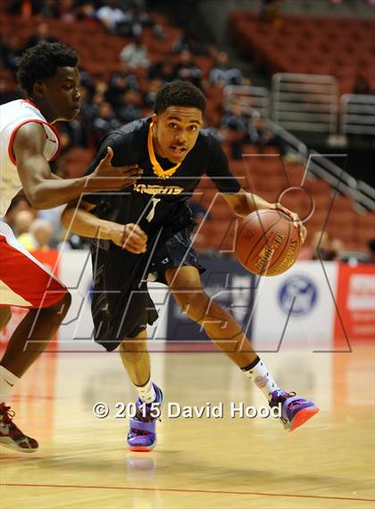 Thumbnail 1 in Bishop Montgomery vs. Etiwanda (CIF SS Open Division Final) photogallery.