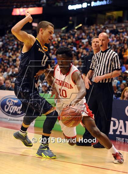 Thumbnail 2 in Bishop Montgomery vs. Etiwanda (CIF SS Open Division Final) photogallery.