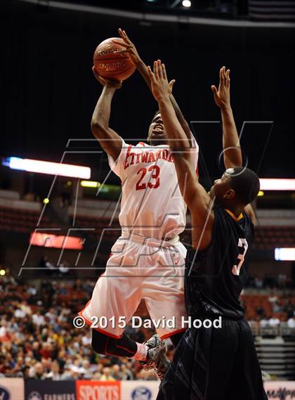 Thumbnail 3 in Bishop Montgomery vs. Etiwanda (CIF SS Open Division Final) photogallery.