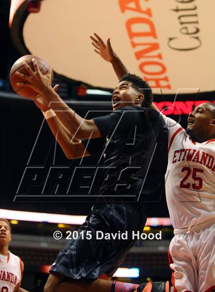 Thumbnail 2 in Bishop Montgomery vs. Etiwanda (CIF SS Open Division Final) photogallery.