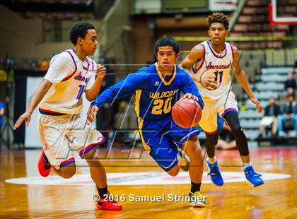 Thumbnail 2 in Immanuel vs. Taft (CIF CS D4 Final) photogallery.