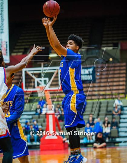 Thumbnail 2 in Immanuel vs. Taft (CIF CS D4 Final) photogallery.