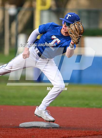Thumbnail 1 in Sacred Heart Cathedral Preparatory vs. Tamalpais (Scrimmage) photogallery.