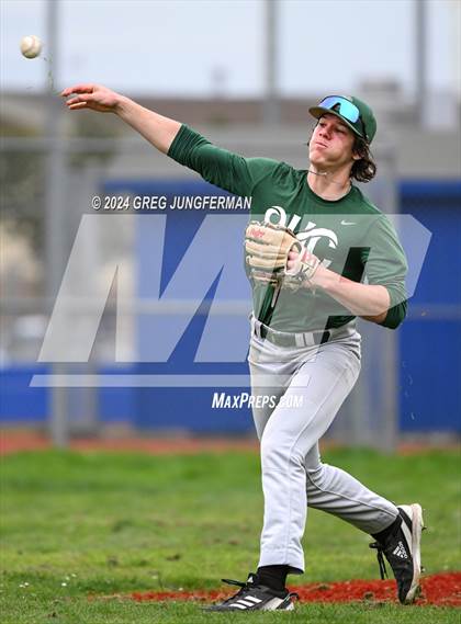 Thumbnail 3 in Sacred Heart Cathedral Preparatory vs. Tamalpais (Scrimmage) photogallery.