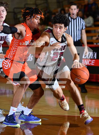 Thumbnail 2 in Whitney Young vs. JSerra Catholic (Nike Extravaganza) photogallery.