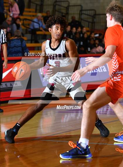 Thumbnail 2 in Whitney Young vs. JSerra Catholic (Nike Extravaganza) photogallery.