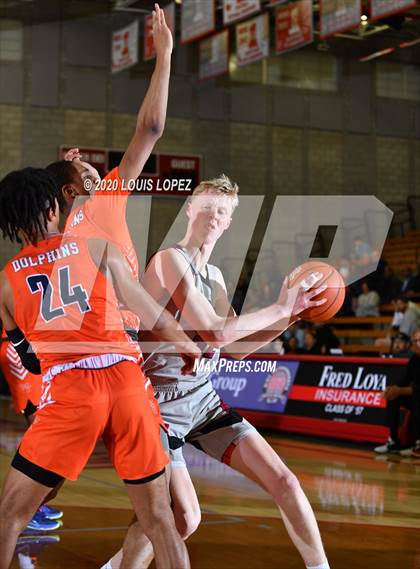 Thumbnail 3 in Whitney Young vs. JSerra Catholic (Nike Extravaganza) photogallery.
