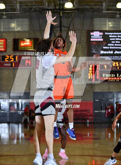 Thumbnail 2 in Whitney Young vs. JSerra Catholic (Nike Extravaganza) photogallery.