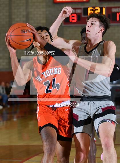 Thumbnail 1 in Whitney Young vs. JSerra Catholic (Nike Extravaganza) photogallery.