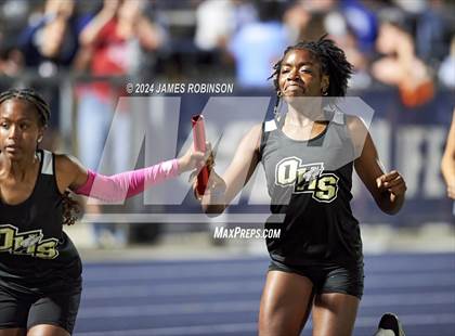 Thumbnail 3 in FHSAA 4A Region 1 (4 x 400 Meter) photogallery.