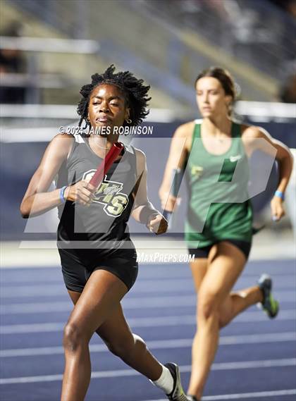Thumbnail 2 in FHSAA 4A Region 1 (4 x 400 Meter) photogallery.