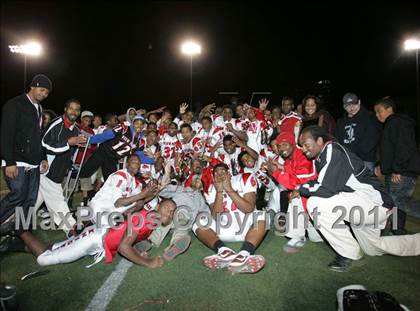 Thumbnail 3 in View Park vs. Animo South Los Angeles (CIF LACS D3 FINAL) photogallery.
