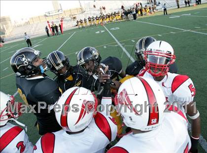 Thumbnail 2 in View Park vs. Animo South Los Angeles (CIF LACS D3 FINAL) photogallery.