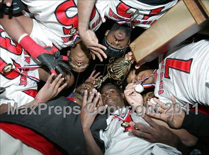 Thumbnail 2 in View Park vs. Animo South Los Angeles (CIF LACS D3 FINAL) photogallery.