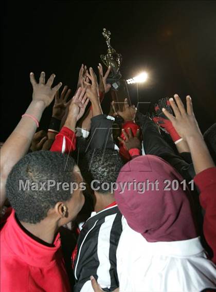 Thumbnail 3 in View Park vs. Animo South Los Angeles (CIF LACS D3 FINAL) photogallery.