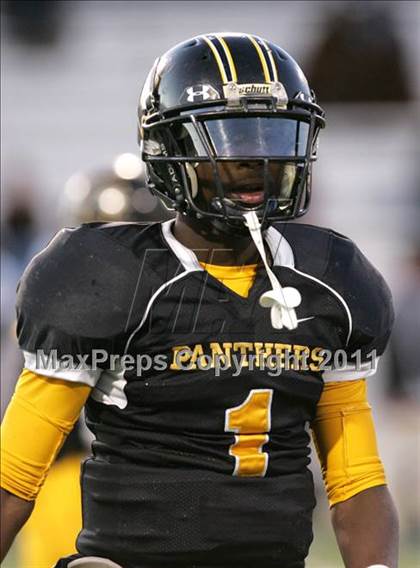 Thumbnail 2 in View Park vs. Animo South Los Angeles (CIF LACS D3 FINAL) photogallery.