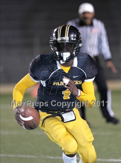 Thumbnail 3 in View Park vs. Animo South Los Angeles (CIF LACS D3 FINAL) photogallery.