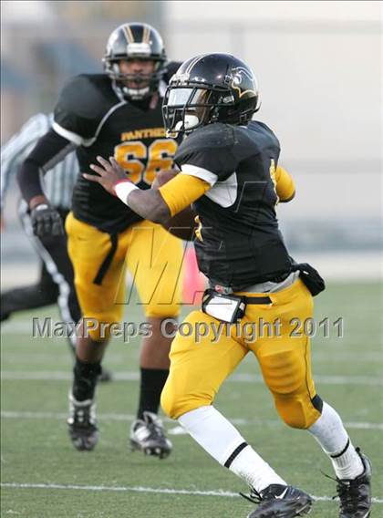 Thumbnail 3 in View Park vs. Animo South Los Angeles (CIF LACS D3 FINAL) photogallery.