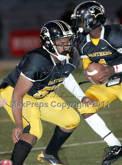 Thumbnail 3 in View Park vs. Animo South Los Angeles (CIF LACS D3 FINAL) photogallery.