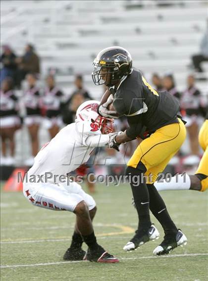 Thumbnail 3 in View Park vs. Animo South Los Angeles (CIF LACS D3 FINAL) photogallery.