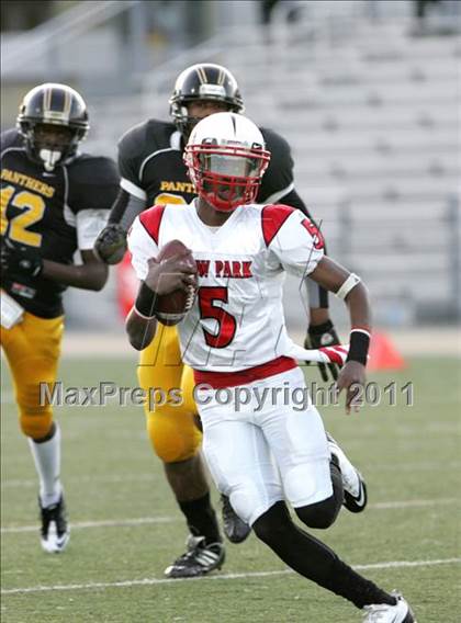 Thumbnail 3 in View Park vs. Animo South Los Angeles (CIF LACS D3 FINAL) photogallery.