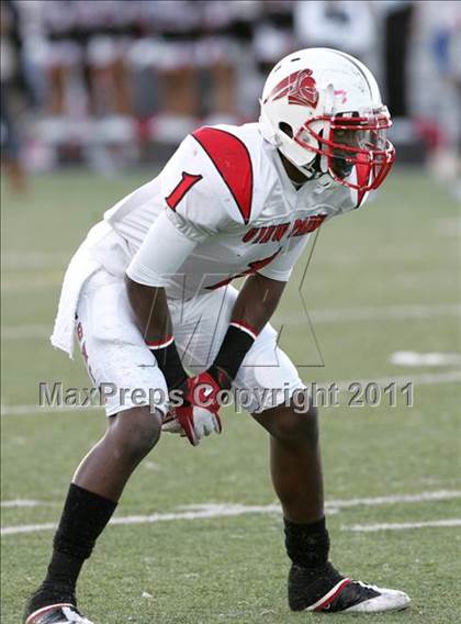 Thumbnail 2 in View Park vs. Animo South Los Angeles (CIF LACS D3 FINAL) photogallery.