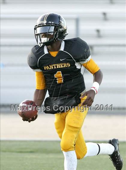 Thumbnail 2 in View Park vs. Animo South Los Angeles (CIF LACS D3 FINAL) photogallery.