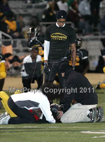 Thumbnail 2 in View Park vs. Animo South Los Angeles (CIF LACS D3 FINAL) photogallery.