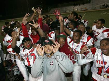 Thumbnail 3 in View Park vs. Animo South Los Angeles (CIF LACS D3 FINAL) photogallery.