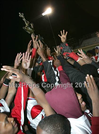 Thumbnail 2 in View Park vs. Animo South Los Angeles (CIF LACS D3 FINAL) photogallery.
