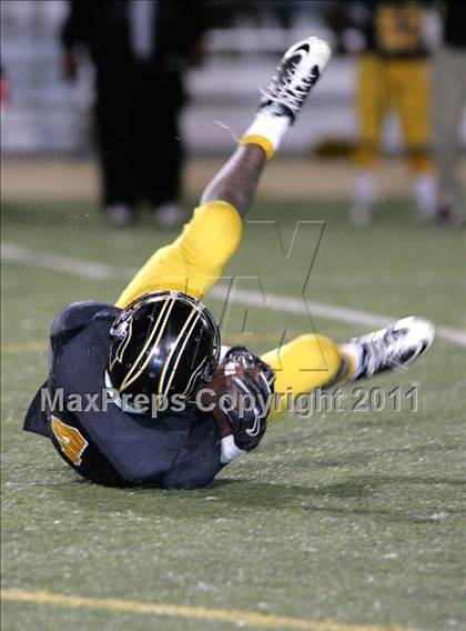 Thumbnail 3 in View Park vs. Animo South Los Angeles (CIF LACS D3 FINAL) photogallery.