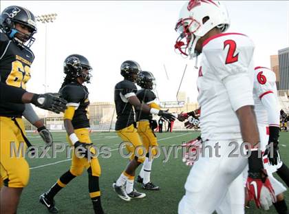 Thumbnail 3 in View Park vs. Animo South Los Angeles (CIF LACS D3 FINAL) photogallery.