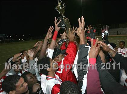 Thumbnail 2 in View Park vs. Animo South Los Angeles (CIF LACS D3 FINAL) photogallery.
