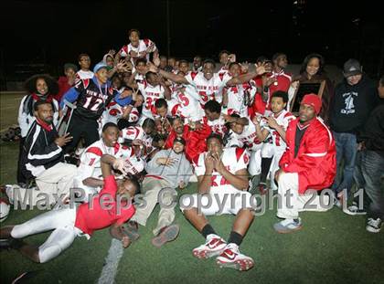 Thumbnail 3 in View Park vs. Animo South Los Angeles (CIF LACS D3 FINAL) photogallery.