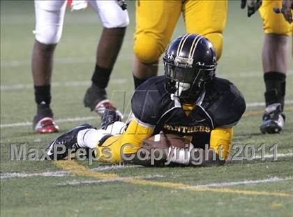 Thumbnail 2 in View Park vs. Animo South Los Angeles (CIF LACS D3 FINAL) photogallery.