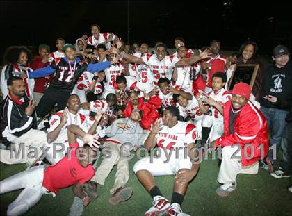 Thumbnail 1 in View Park vs. Animo South Los Angeles (CIF LACS D3 FINAL) photogallery.