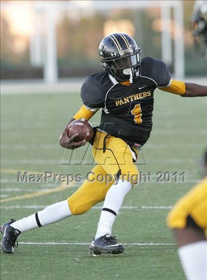 Thumbnail 2 in View Park vs. Animo South Los Angeles (CIF LACS D3 FINAL) photogallery.