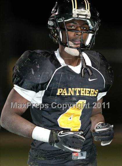 Thumbnail 2 in View Park vs. Animo South Los Angeles (CIF LACS D3 FINAL) photogallery.