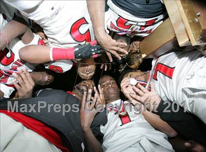 Thumbnail 3 in View Park vs. Animo South Los Angeles (CIF LACS D3 FINAL) photogallery.